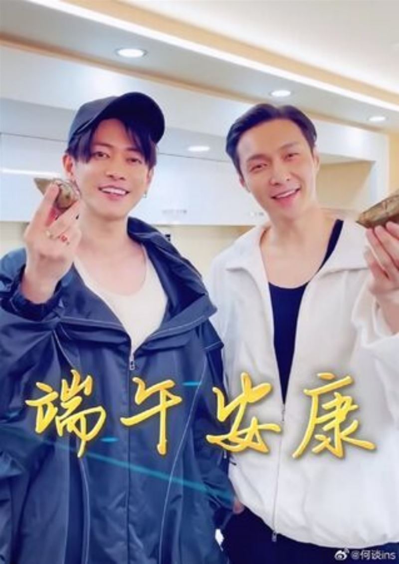 佐藤健先前端午節就曾經與《功夫女足》男主角張藝興合照。(圖/翻攝自IG @takeruxxsato)