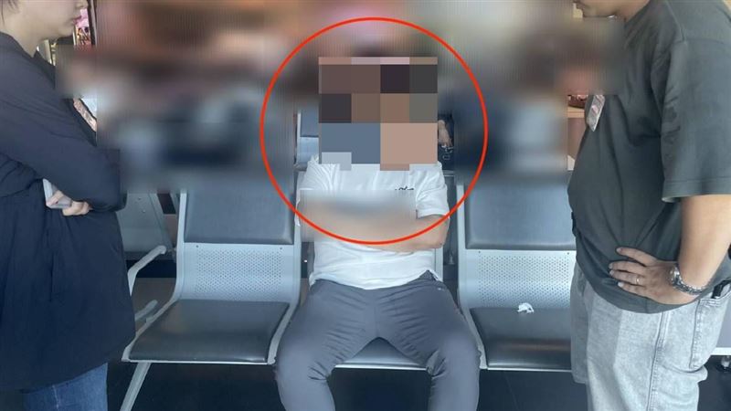 新/突襲矢板明夫秒奔機場!黑衣男被攔截