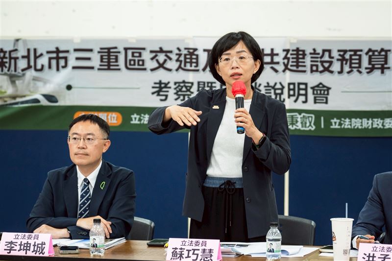 民進黨新北市長參選人蘇巧慧今(6)日考察三重地區交通及公共建設進度。(圖/蘇巧慧競辦提供)