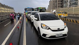 新／塞爆了！重陽橋上4車連環追撞阻通行