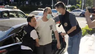 暴打矢板明夫！黑衣男「持中國護照」飛韓
