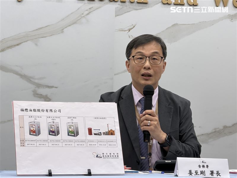 中聯油脂食安問題延燒,食藥署遭批慢半拍,食藥署長姜至剛回應。(圖/記者蔣季容攝影)
