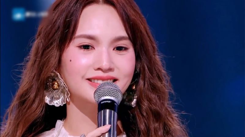 楊丞琳坦言歷經《歌手》風波後,2年不敢登上音綜。(圖/翻攝自微博)