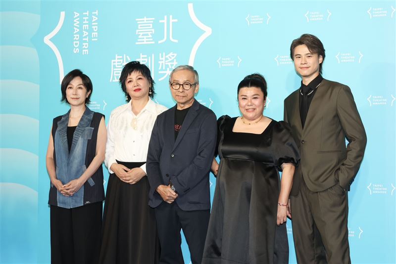 (左起)黃韻玲、王琄、吳念真、林美秀、吳定謙現身受訪。(圖/記者田俊彥攝影)