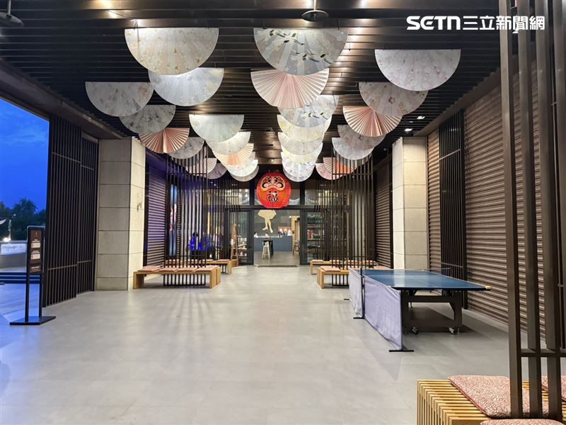 宜蘭綠舞國際觀光飯店觀察親子遊客喜好,特別在園區前棟與後棟之間設置「戰鬥區」。(圖/記者李育道攝影)