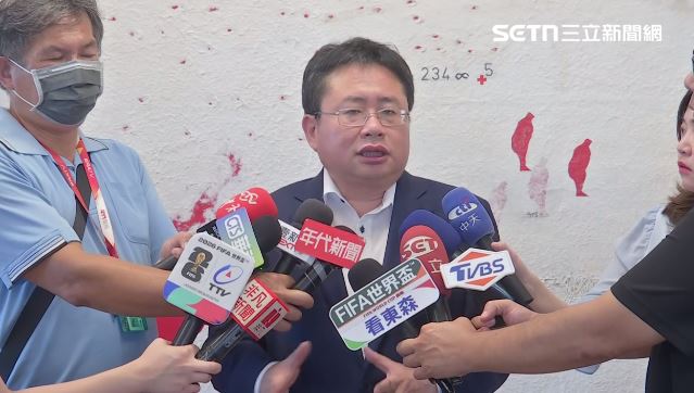矢板明夫說明襲擊事件。(圖/翻攝畫面)