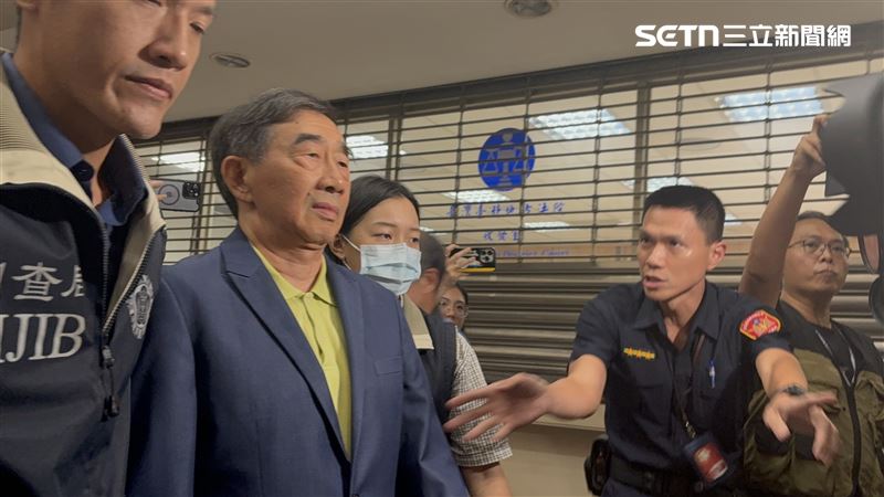 張國華被移送北檢複訊。(圖/記者楊佩琪攝)