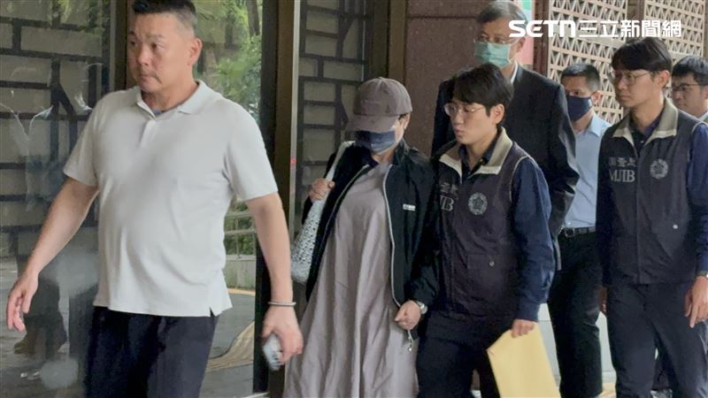 張國政的妻子曾瓊慧,複訊後請回。(圖/記者楊佩琪攝)