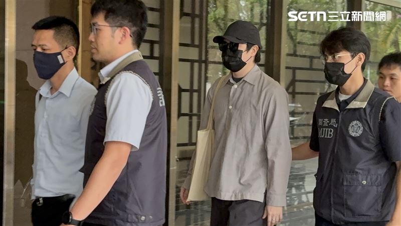 張國政的兒子張聖翊,複訊後請回。(圖/記者楊佩琪攝)