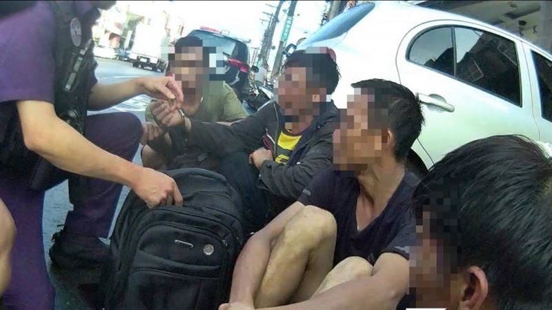 毒駕違停車　警搜出安非他命逮尖叫通緝犯
