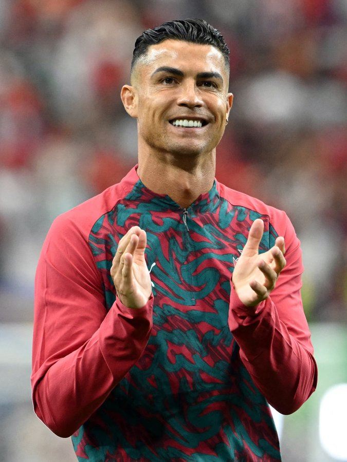 葡萄牙足球巨星C羅(Cristiano Ronaldo)的世界盃最終戰,因球隊以0比1不敵西班牙而黯然出局。這場敗仗不僅宣告C羅世界盃征途的終結,更讓他以生涯8場敗仗,追平了孫興慜、洪明甫等名將,並列世界盃史上「吞敗場數最多」球員,留下尷尬紀錄。(圖/翻攝自X平台 @FIFAWorldCup)