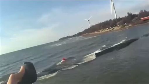 苗栗龍鳳漁港24歲男溺水！險遭海水滅頂