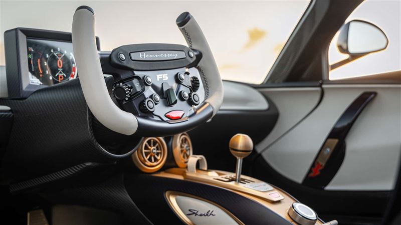 Venom F5-M保留駕駛最熱血的六速手排設定。（圖／翻攝Hennessey網站）