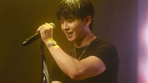 韓星唱黃鴻升神曲　搞錯時區致歉台灣主辦