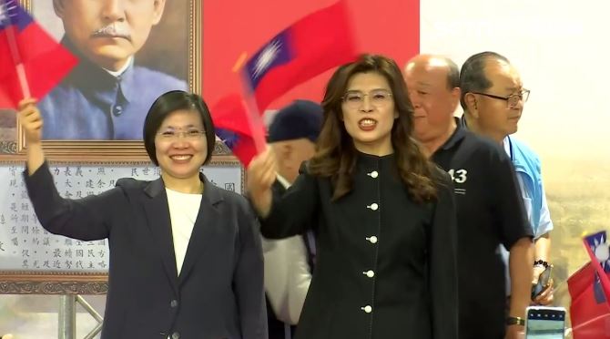 鄭麗文(右)表示,亞洲必須在歷史真相前得到平反、得到和解,和平才能誕生,仇恨才能放下(圖/翻攝畫面)