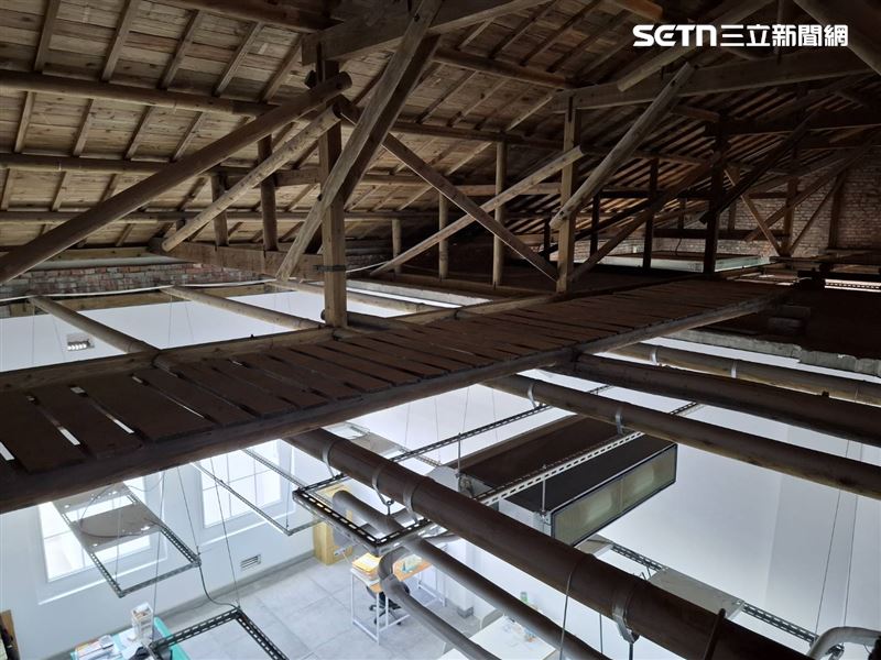國定古蹟空軍總司令部(原臺灣總督府工業研究所)舊辦公大樓及戰情大樓的修復再利用工程,今年將以「空總國家文化基地古蹟大樓」面貌嶄新呈現。(圖/記者周佩怡攝影)