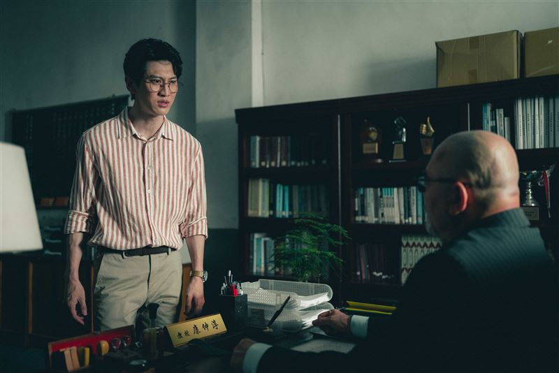 孫沁岳飾演補教名師,口出名言:「考不好,記不住,就不要睡覺!」(圖/奇蹟映畫所提供)