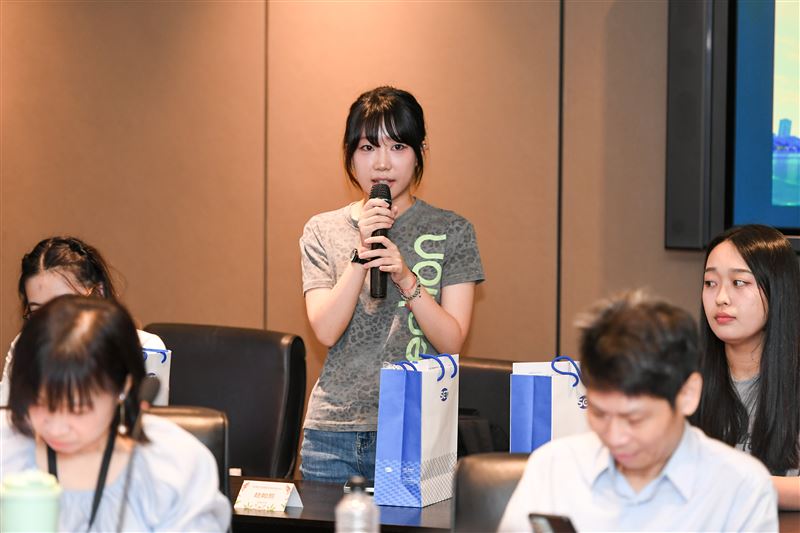 參訓學員分享AI操作經驗，並展現出對學習「精準下指令」協作能力的強烈期許