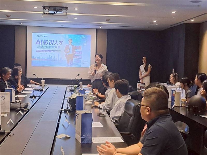 科技轉型辦公室AI長林慧珍，提出未來企業最需要的是兼具創意、企劃、判斷力與AI操作能力的「混血人才」