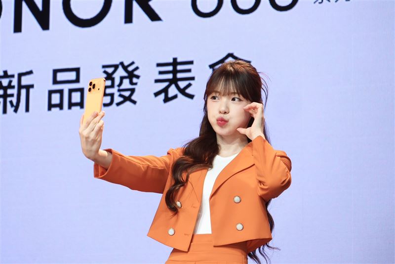 李多慧相當寵粉。（圖／記者田俊彥攝影）