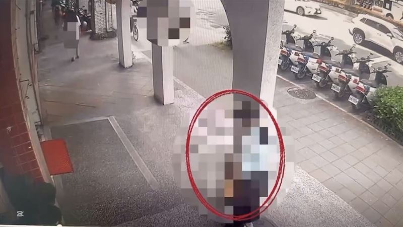 北市一名6旬婦人前往長照中心途中,忘記路該怎麼走。(圖/翻攝畫面)