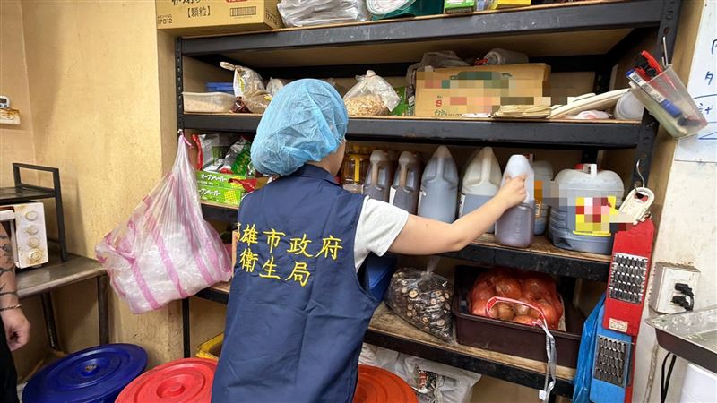 高雄市衛生局目前仍在清查問題油流向。(圖/衛生局提供)