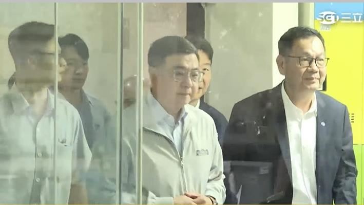 行政院長卓榮泰今(7)日傍晚赴氣象署關心巴威颱風情勢。(圖/翻攝畫面)