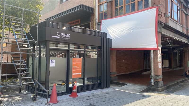 城隍爺看不到酬神電影惹議!台北霞海城隍廟發聲明稿了。13個字訴心聲【將評估明年調整電影放映位置】。(圖/翻攝自Threads @resen168、resen168授權提供)