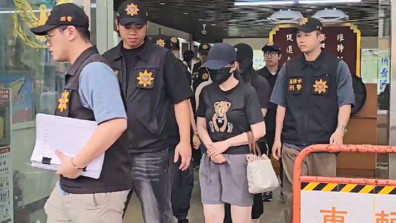 基隆地檢署偵辦名人幼兒園虐童案，7日指揮市警局第三分局約談負責人林姓男子、劉姓園長及4名教保員，詢後依法移送基隆地檢署複訊