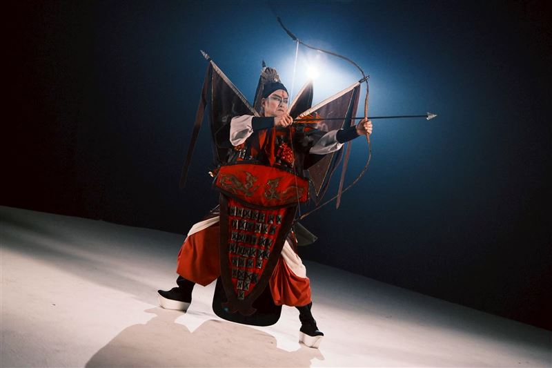 吳興國近日為「第37屆傳藝金曲獎」拍攝宣傳影片。（圖／三立提供）