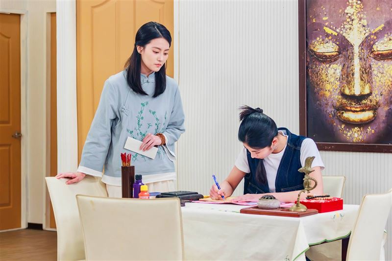 顏曉筠有通靈體質開問事壇。(圖/中視提供)