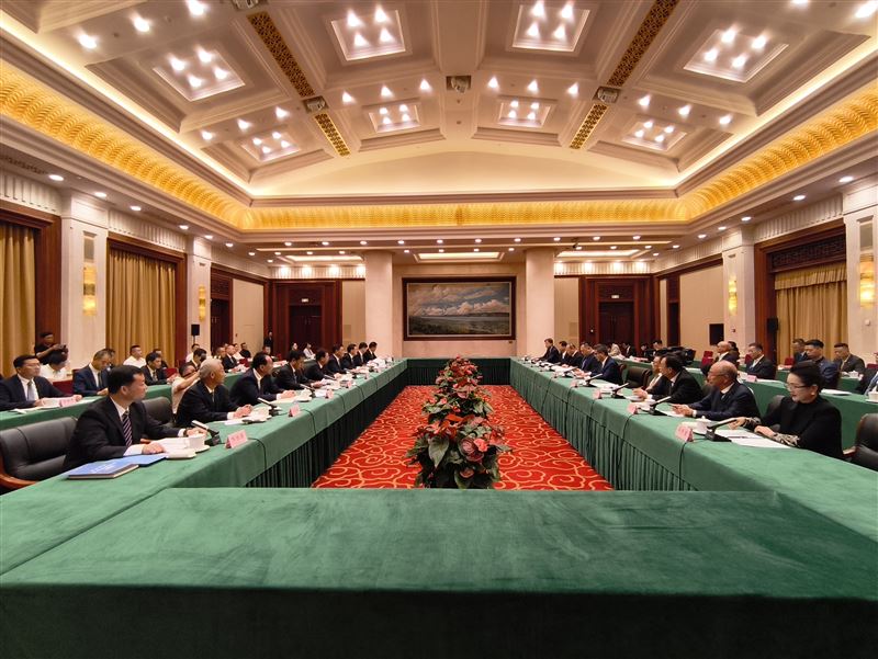 率團出席第十四屆「雲台會」的中國國民黨副主席蕭旭岑今(7)日下午在昆明會見雲南省委書記王寧。(圖/國民黨提供)