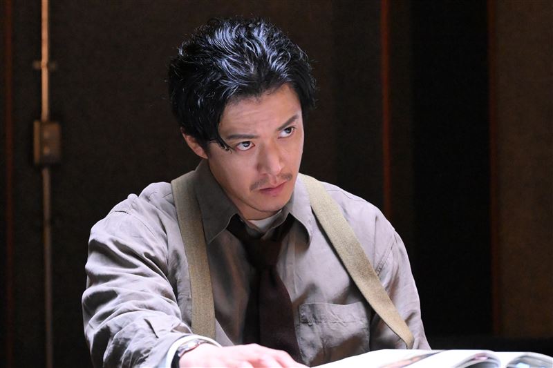 小栗旬睽違23年後再次與蒼井優合作,沒想到兩人還是很有默契。(圖/Netflix提供)