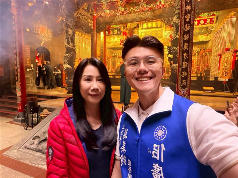 欲參選桃園市議員的佀廣洋黑歷史連發，傳出他其實4年就想參選，但被朱立倫硬塞子弟兵卡位而作罷。（翻攝自萬美玲臉書）