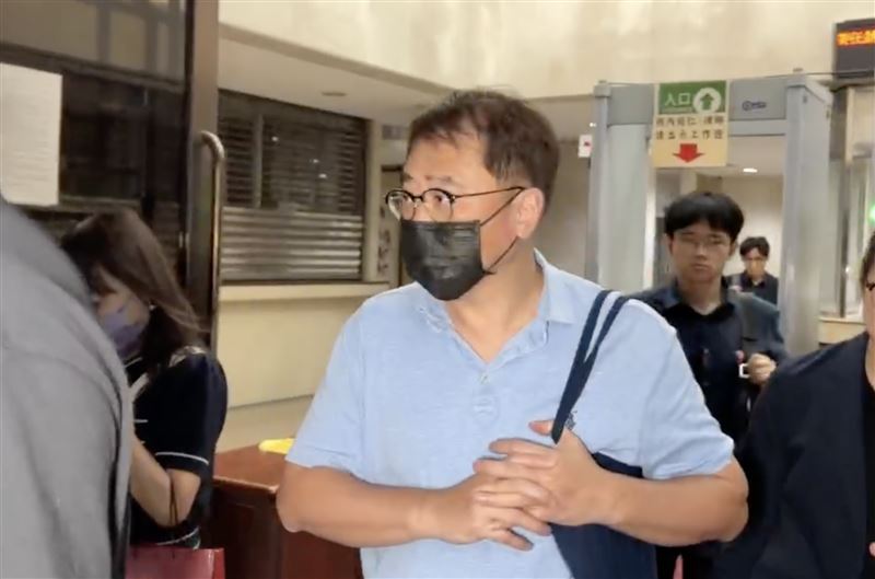 永固-KY董事長簡國釧被控涉嫌炒股,經移送北檢後,80萬元交保。(圖/翻攝畫面)