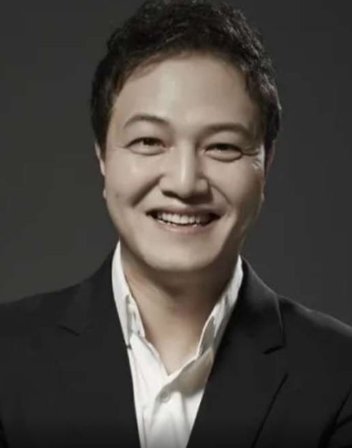 知名演員鄭雄仁所屬經紀公司代表過世,公司將停業。(圖/取自韓網)