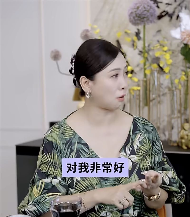 翁虹表示前公婆對她很好,並非外傳的被趕出家門。(圖/翻攝自微博)
