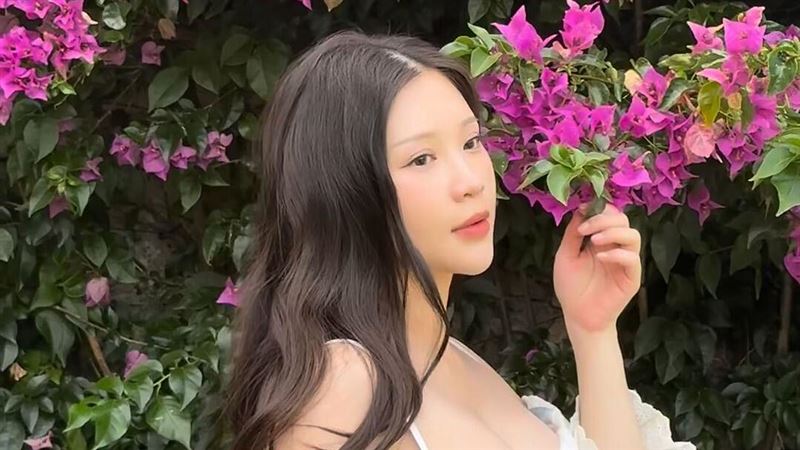 鄭家純挺36吋巨肚拍孕婦寫真　網：美到爆