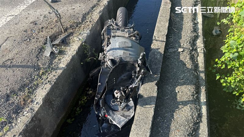 屏東縣竹田鄉永安路與永興路發生嚴重車禍。(圖/翻攝畫面)