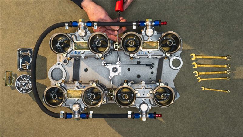 搭載5.7升Chevrolet V8自然進氣引擎,可輸出約370匹馬力。(圖/翻攝McLaren網站)