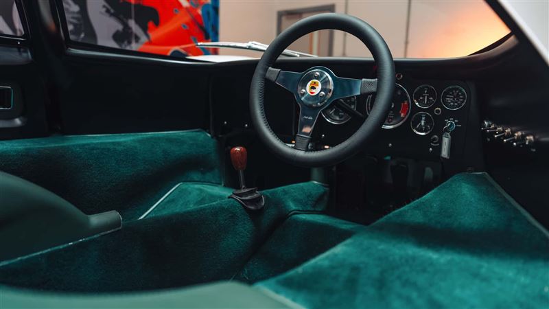 保留原汁原味的手排變速箱。(圖/翻攝McLaren網站)