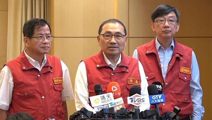 新北市長侯友宜市政會議後受訪(圖/新北市府提供)