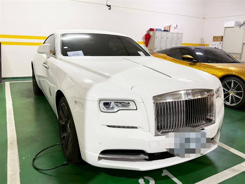 檢調偵辦「聖石金業」吸金案查扣6台豪華夢幻名車。(圖/翻攝畫面)