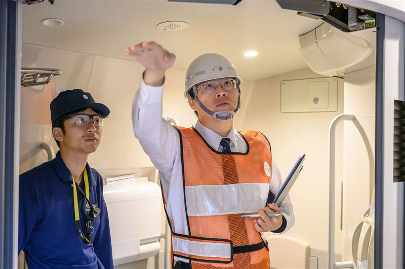 高鐵N700ST新列車廁所為免治馬桶。(圖/翻攝自高鐵臉書)
