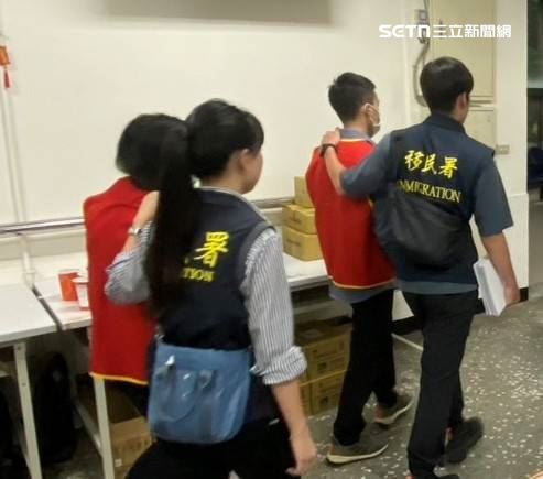移民署台北專勤隊搗破偽證集團,一舉逮獲陳姓夫妻檔等7人。(圖/翻攝畫面)