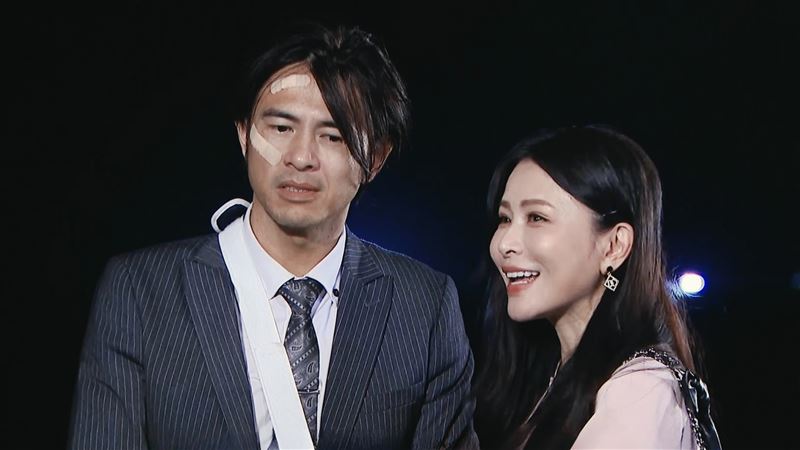 黃玉榮(左)在劇中以生命守護家人,劇情令人鼻酸。(圖/三立提供)