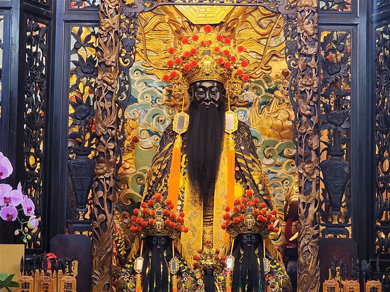 城隍爺顯靈?!警告小心巴威強颱!《台灣省城隍廟》算盤算珠出現神奇異常。(圖/記者鍾志鵬攝影)