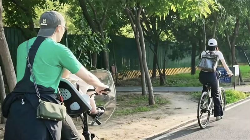 陳偉霆當爸享天倫樂　10個月兒子罕曝光