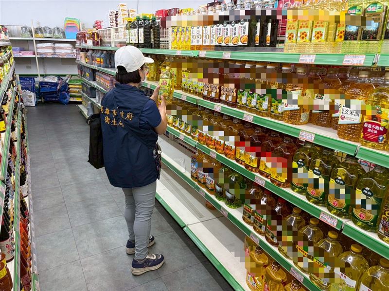 高雄市衛生局指出,8日再次新增29家用到問題油的業者。(圖/衛生局提供)