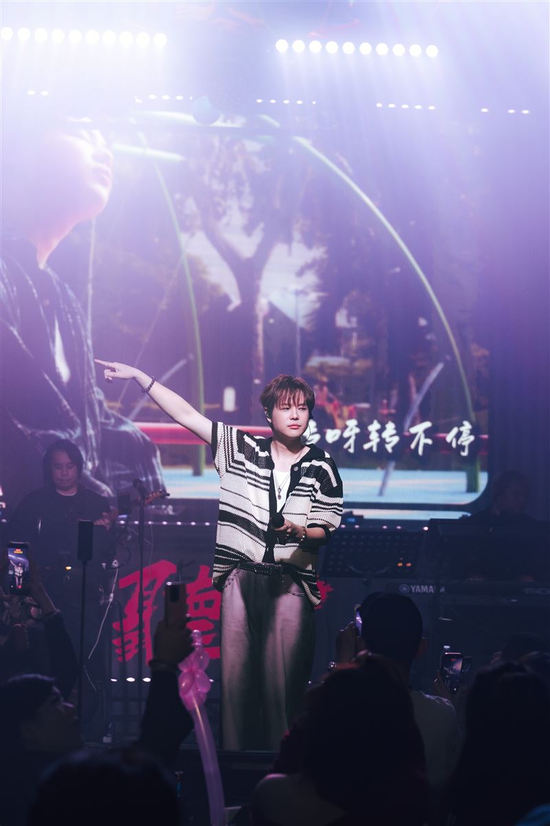 郭家瑋演出大爆滿,近百位歌迷進不了場。(圖/索尼音樂提供)
